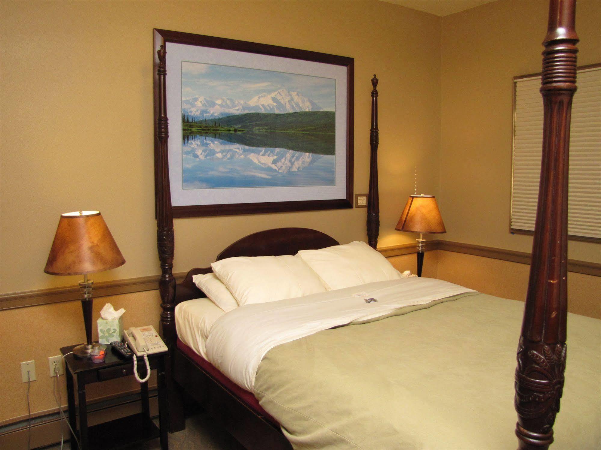 Copper Whale Inn Анкоридж Экстерьер фото